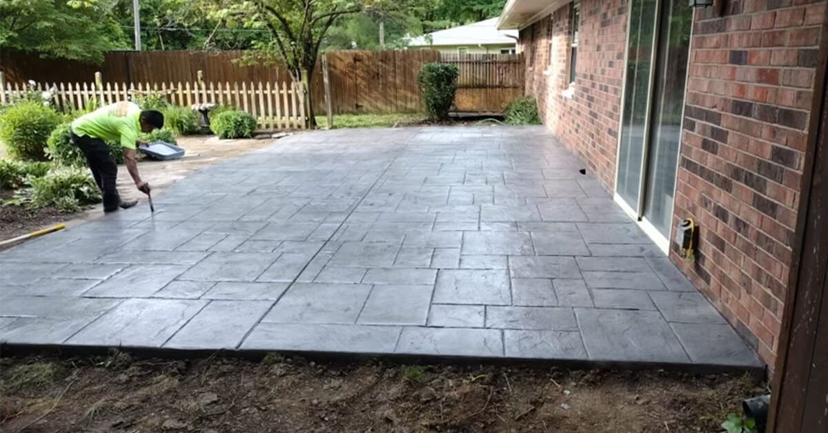 concrete contractor questions - stamped concrete professional working on the patio