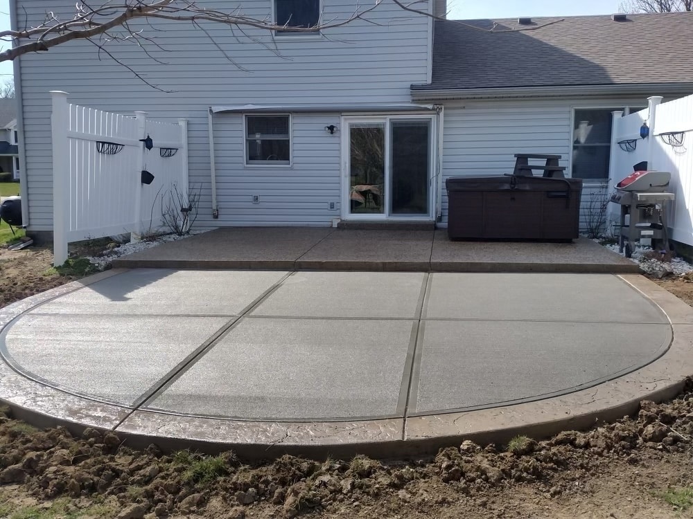 Concrete half cirucle with stamped concrete and hot tub